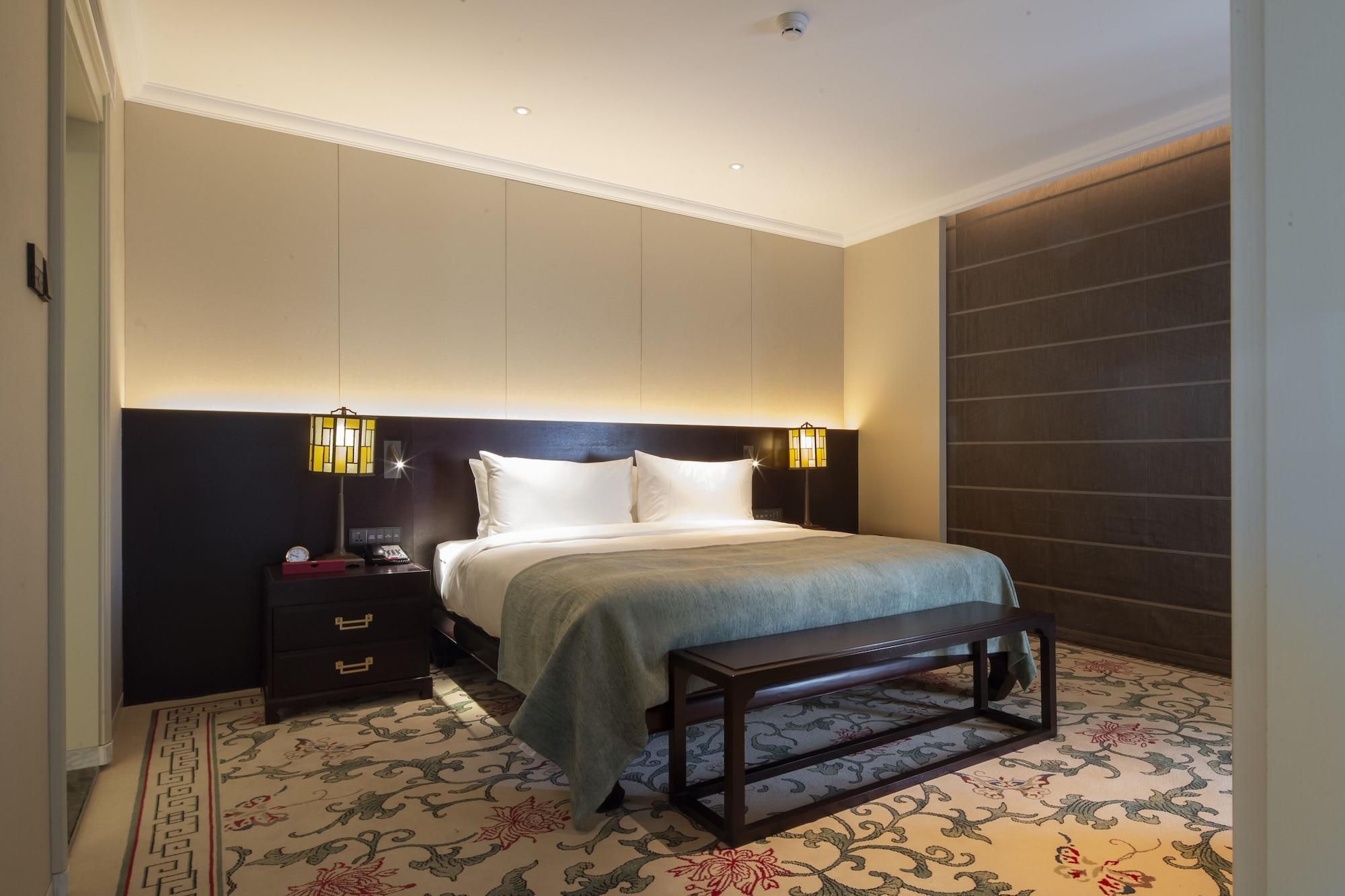 Grand Forbidden Hotel 5*